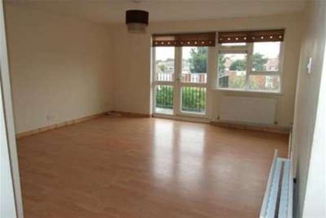  Image of 1 Bedroom Flat to rent at Southend-on-Sea, SS2 6NF