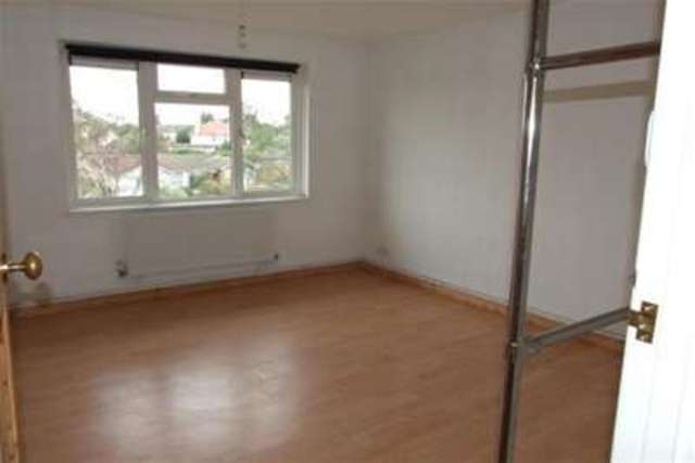  Image of 1 Bedroom Flat to rent at Southend-on-Sea, SS2 6NF