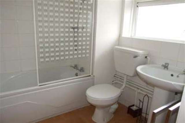  Image of 1 Bedroom Flat to rent at Southend-on-Sea, SS2 6NF