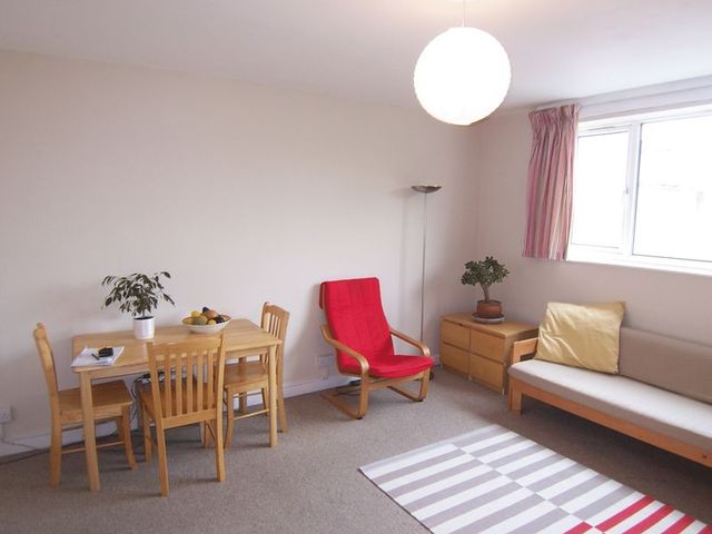  Image of 1 Bedroom Flat for sale at Farm Lane  London, SW6 1PS