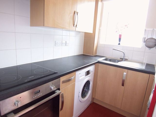  Image of 1 Bedroom Flat for sale at Farm Lane  London, SW6 1PS