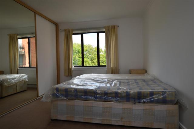  Image of 2 Bedroom Property to rent at Bridge Lane  Golders Green, NW11 9JU