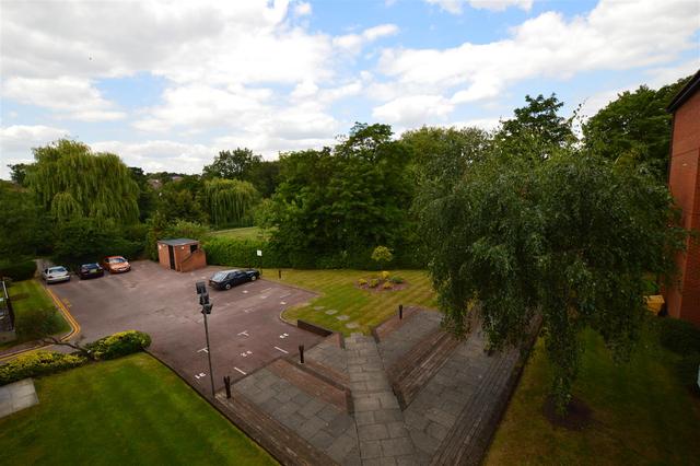  Image of 2 Bedroom Property to rent at Bridge Lane  Golders Green, NW11 9JU