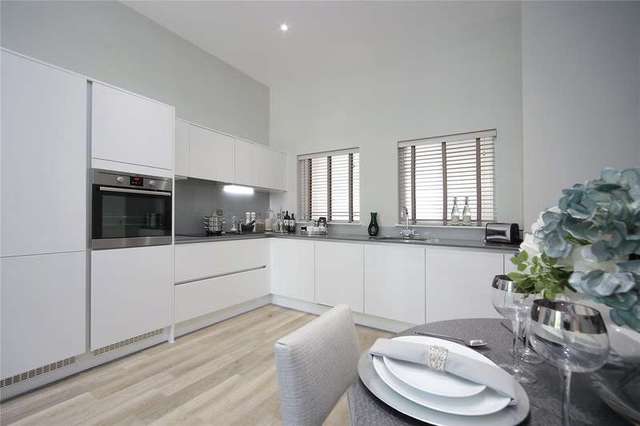  Image of 2 Bedroom Apartment for sale at Battersea Bridge Road Battersea Battersea, SW11 3AF