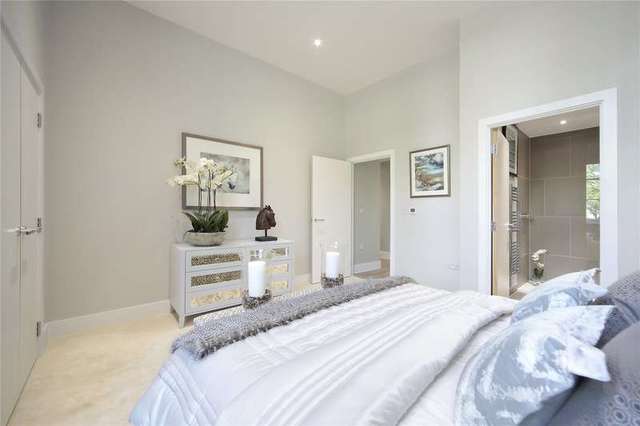  Image of 2 Bedroom Apartment for sale at Battersea Bridge Road Battersea Battersea, SW11 3AF