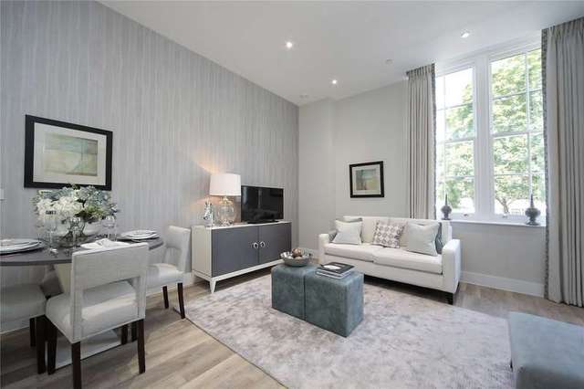  Image of 3 Bedroom Apartment for sale at Battersea Bridge Road Battersea Battersea, SW11 3AF