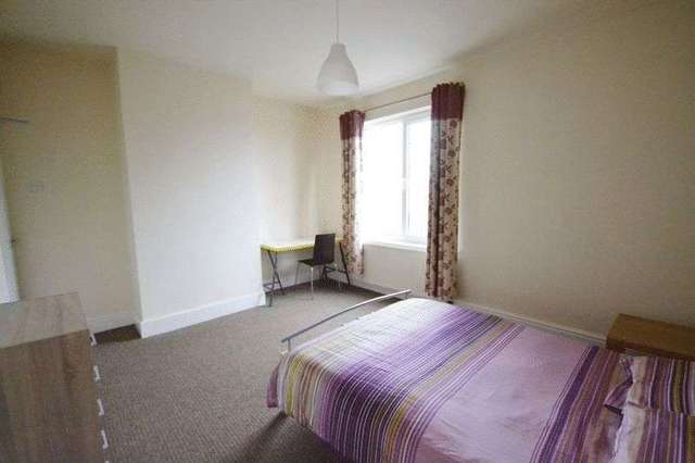  Image of 4 Bedroom Flat to rent at Wath Road Wombwell Barnsley, S73 0SE