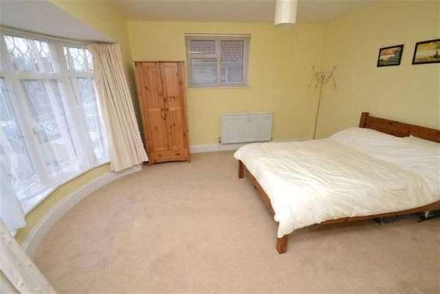  Image of 3 Bedroom Detached to rent at West Gardens  Epsom, KT17 1NQ