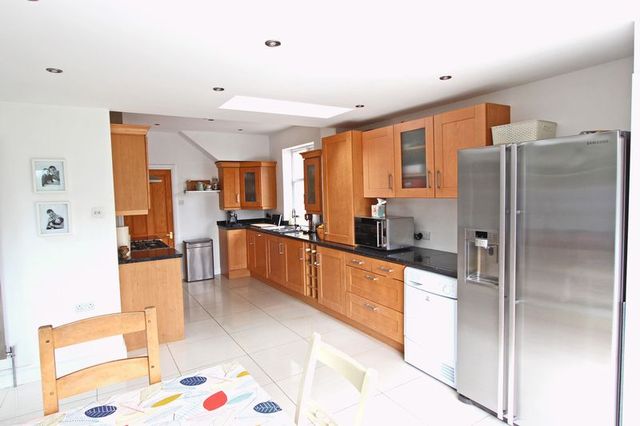  Image of 4 Bedroom Semi-Detached for sale at West Road  Bourne, PE10 9PS