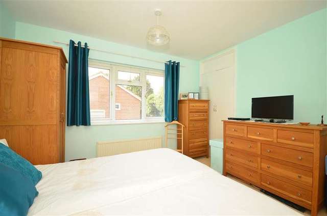  Image of 3 Bedroom Detached for sale at Broadbridge Heath Horsham Broadbridge Heath, RH12 3NY