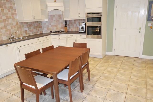  Image of 5 Bedroom Detached to rent at Knaphill  Woking, GU21 2FE