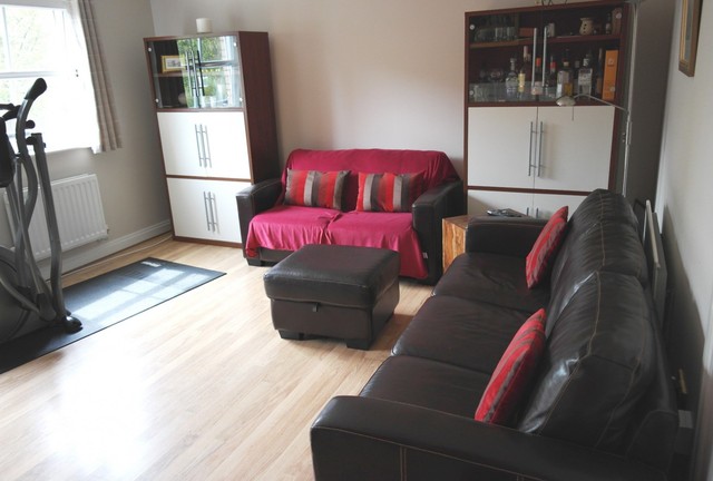  Image of 5 Bedroom Detached to rent at Knaphill  Woking, GU21 2FE