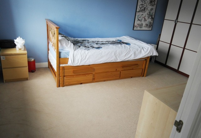  Image of 5 Bedroom Detached to rent at Knaphill  Woking, GU21 2FE