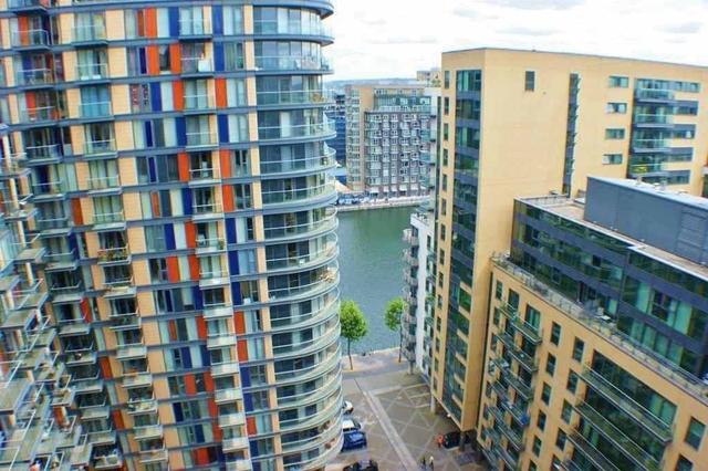  Image of 2 Bedroom Flat to rent at Canary Wharf  London, E14 9DF