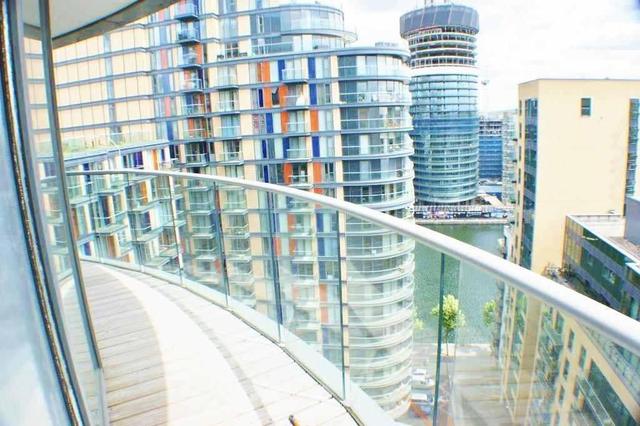  Image of 2 Bedroom Flat to rent at Canary Wharf  London, E14 9DF