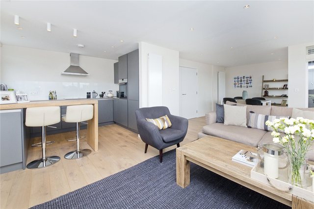  Image of 2 Bedroom Flat to rent at Finsbury London King
