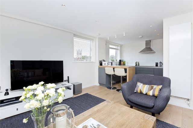  Image of 2 Bedroom Flat to rent at Finsbury London King