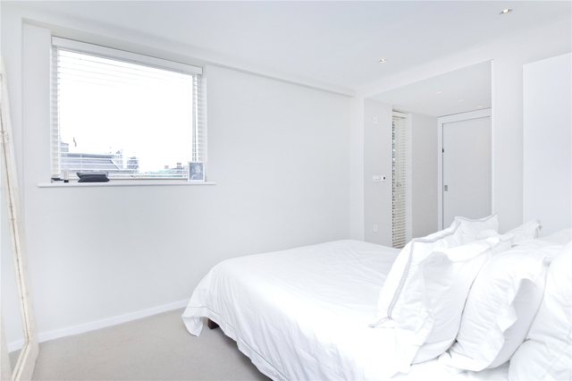  Image of 2 Bedroom Flat to rent at Finsbury London King