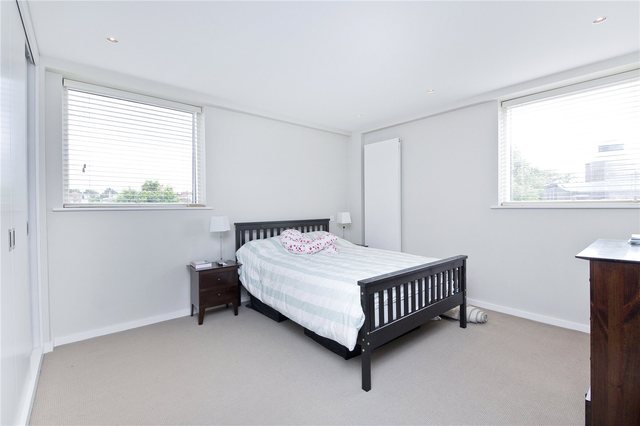  Image of 2 Bedroom Flat to rent at Finsbury London King