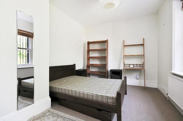  Image of 2 Bedroom Flat to rent at Archway  Hornsey Rise, N19 3AG