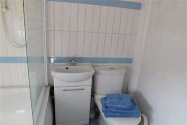  Image of 2 Bedroom Terraced to rent at Glasgow, G53 5EY