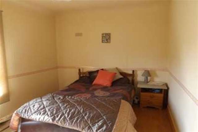  Image of 2 Bedroom Terraced to rent at Glasgow, G53 5EY