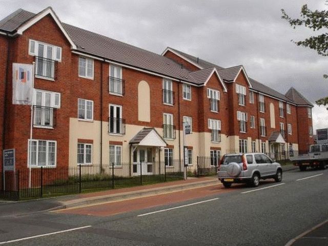  Image of 2 Bedroom Flat to rent at Bromford Road  Oldbury, B69 4BH