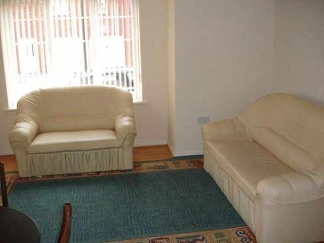  Image of 2 Bedroom Flat to rent at Bromford Road  Oldbury, B69 4BH