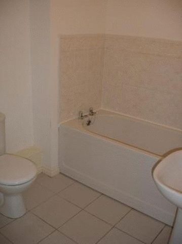  Image of 2 Bedroom Flat to rent at Bromford Road  Oldbury, B69 4BH