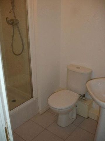 Image of 2 Bedroom Flat to rent at Bromford Road  Oldbury, B69 4BH