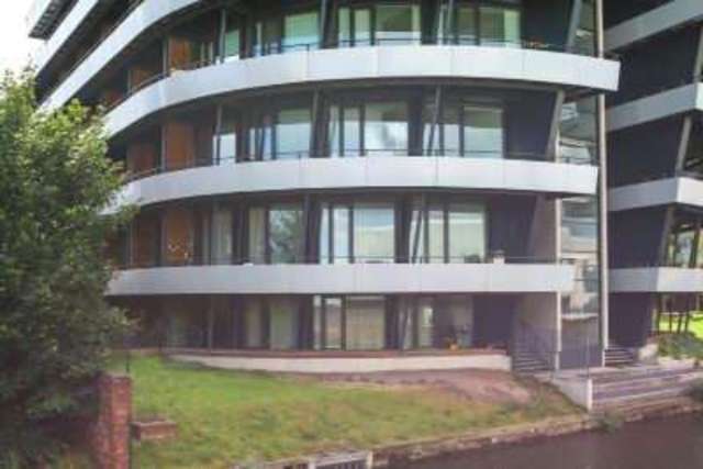  Image of 2 Bedroom Apartment for sale at Altrincham, WA14 4RB