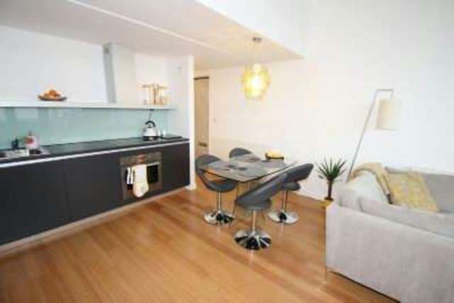  Image of 2 Bedroom Apartment for sale at Altrincham, WA14 4RB
