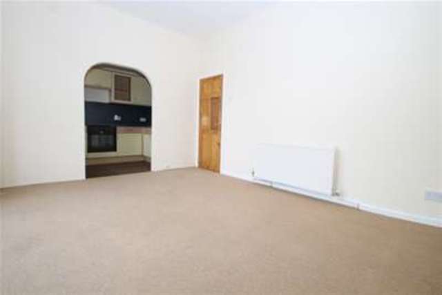  Image of 2 Bedroom Flat to rent at London, SE12 0HT