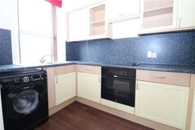  Image of 2 Bedroom Flat to rent at London, SE12 0HT