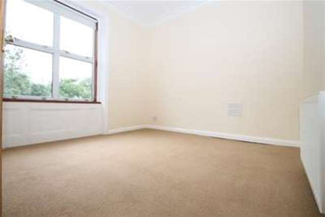  Image of 2 Bedroom Flat to rent at London, SE12 0HT
