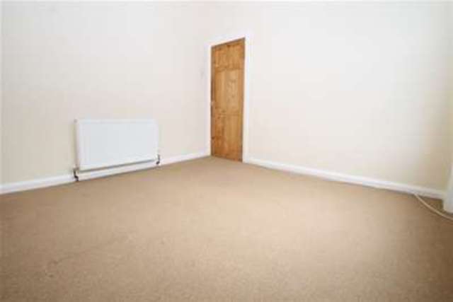  Image of 2 Bedroom Flat to rent at London, SE12 0HT