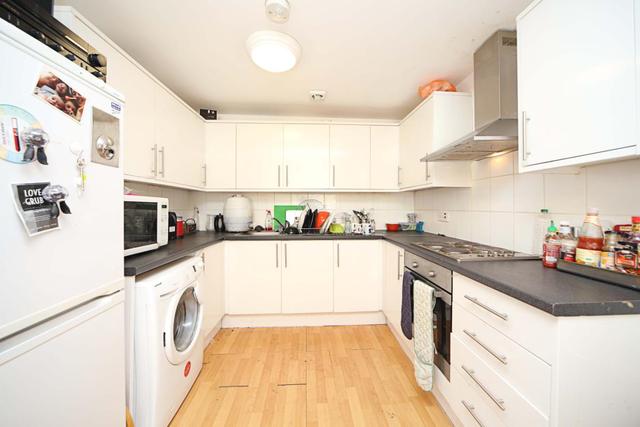  Image of 4 Bedroom Flat to rent at Bethnal Green London Bethnal Green, E2 9BU