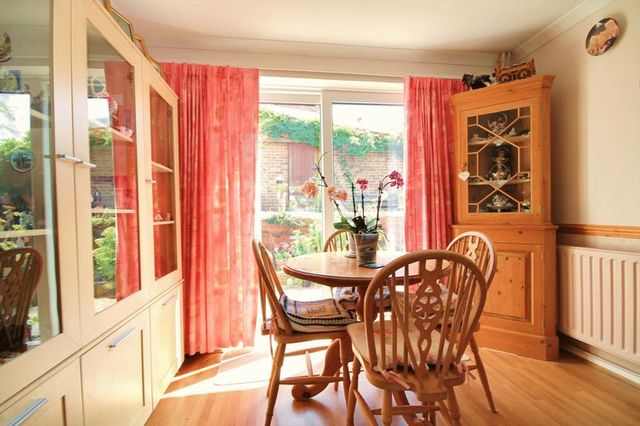  Image of 3 Bedroom Detached for sale at Carpenters  Billingshurst, RH14 9RA