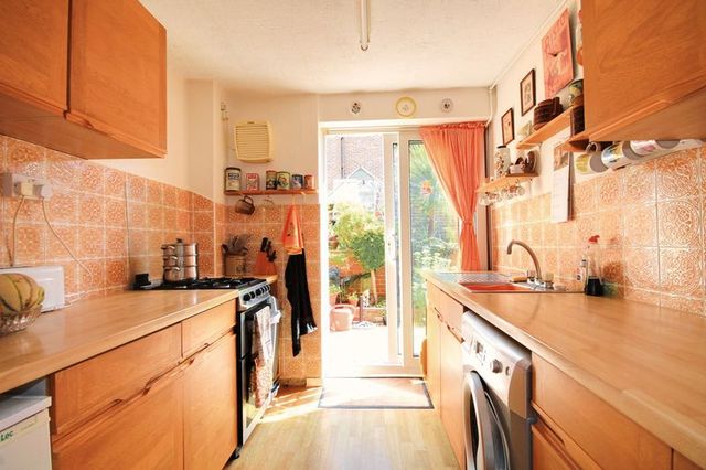  Image of 3 Bedroom Detached for sale at Carpenters  Billingshurst, RH14 9RA