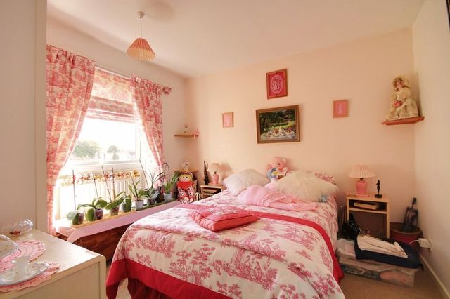  Image of 3 Bedroom Detached for sale at Carpenters  Billingshurst, RH14 9RA