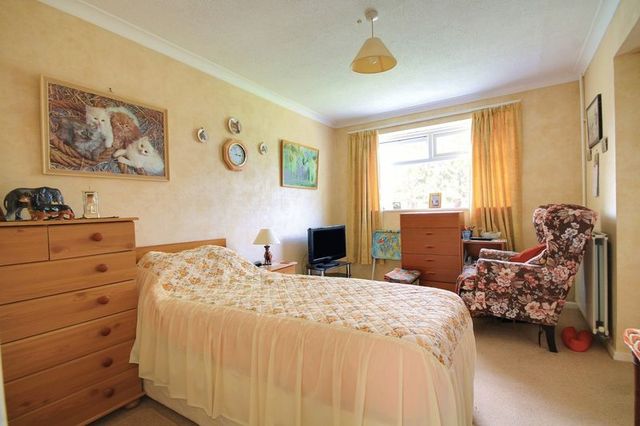  Image of 3 Bedroom Detached for sale at Carpenters  Billingshurst, RH14 9RA