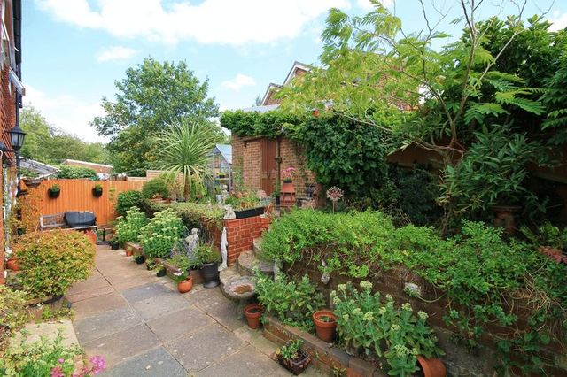  Image of 3 Bedroom Detached for sale at Carpenters  Billingshurst, RH14 9RA
