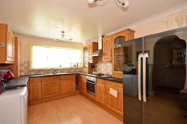  Image of 3 Bedroom End of Terrace for sale at Cowplain Waterlooville Waterlooville, PO8 9UD