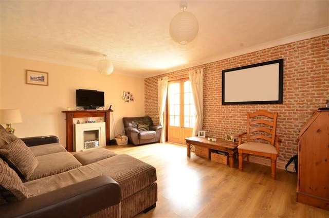  Image of 3 Bedroom End of Terrace for sale at Cowplain Waterlooville Waterlooville, PO8 9UD