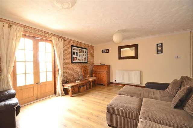  Image of 3 Bedroom End of Terrace for sale at Cowplain Waterlooville Waterlooville, PO8 9UD