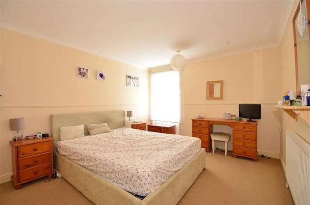  Image of 3 Bedroom End of Terrace for sale at Cowplain Waterlooville Waterlooville, PO8 9UD