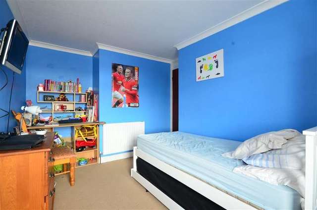  Image of 3 Bedroom End of Terrace for sale at Cowplain Waterlooville Waterlooville, PO8 9UD