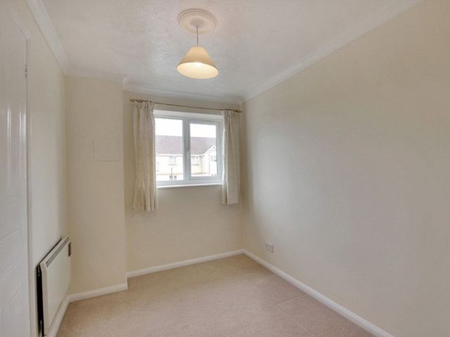  Image of 2 Bedroom Detached for sale at Dakin Close Maidenbower Crawley, RH10 7LJ