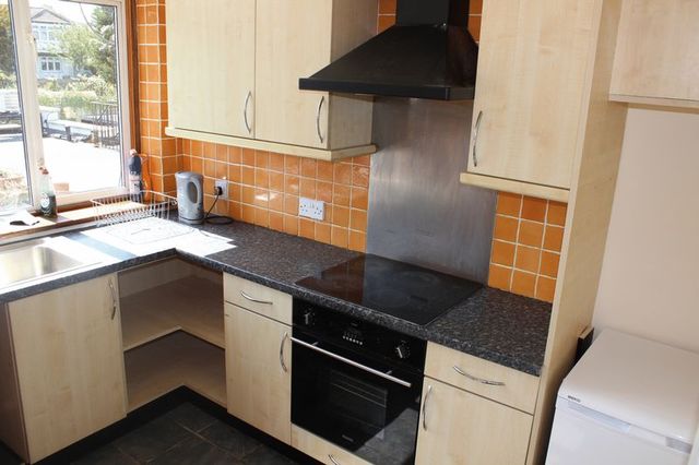  Image of 2 Bedroom Flat to rent at Drayton Waye  Harrow, HA3 0BT