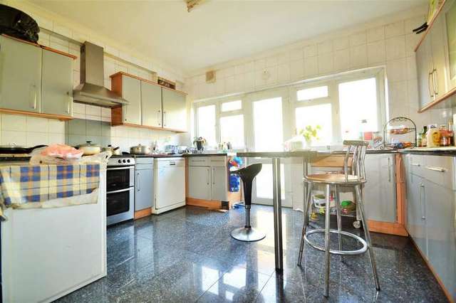  Image of 5 Bedroom Detached to rent at Wimbledon Park, SW19 8DT